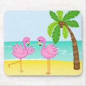 Niedliche Flamingo-Strand-Szene mit Palme Mousepad (Vorne)