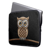 Niedliche flaumige Brown-Eule mit Lesegläsern u. Laptopschutzhülle (Vorderseite Links)
