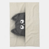 Niedliche flaumige schwarze Katze, die heraus Geschirrtuch (Vertikal)