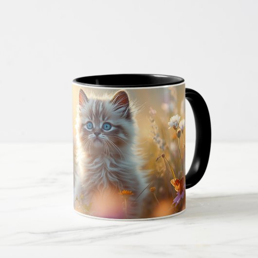 Niedliche Fluffige Katze in Wildblumen Kaffeetasse (VorderseiteRechts)