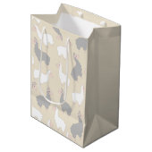 Niedliche Fluffy Gray & White Llamas Mittlere Geschenktüte (Vorderseite Schrägansicht)