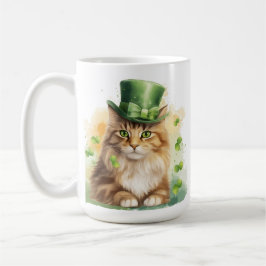 NIEDLICHE FLUFFY-KATZE, DIE FÜR STARTPATRICKS TAG  KAFFEETASSE