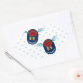 Niedliche Fluggeflügge kleine Schuhe in blau & rot Ovaler Aufkleber (Umschlag)