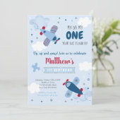 Niedliche Flugzeuge Sterne Wolken ersten Geburtsta Einladung (Stehend Vorderseite)