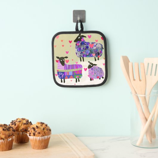 Niedliche, fröhliche Schafe mit dem Mitt Hearts Ov Topflappen (Insitu (Hängend))