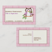 Niedliche Frühlingseule auf einem Ast, rosa karier Visitenkarte (Vorne/Hinten)