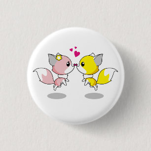 Niedliche Füchse im Cartoon der Liebe Button