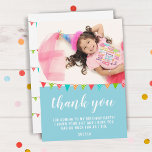 Niedliche Fun Bunting Flag Kid BIrthday Foto Dankeskarte<br><div class="desc">Niedliche bunting Fahne Geburtstag Foto Dankeschön Karte für Ihre Mädchen oder Jungen Geburtstagsparty. Danke, dass Ihr Gast zu Ihrer Geburtstagsparty gekommen ist! Das Design hat eine bunte Geburtstagsparty mit Fahnen in Grün, Blau und Rot und ein Foto - stecken Sie das Foto Ihres Kindes in die Vorlage. Der Text ist...</div>