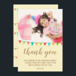 Niedliche Fun Bunting Flag Kid BIrthday Foto Dankeskarte<br><div class="desc">Niedliche bunting Fahne Geburtstag Foto Dankeschön Karte für Ihre Mädchen oder Jungen Geburtstagsparty. Danke, dass Ihr Gast zu Ihrer Geburtstagsparty gekommen ist! Das Design hat eine bunte Geburtstagsparty mit Fahnen in Grün, Blau und Rot auf einem rot gelben Hintergrund und einem Foto - stecken Sie das Foto Ihres Kindes in...</div>