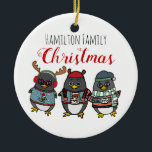 Niedliche Funny Pinguine | Custom Family Christmas Keramik Ornament<br><div class="desc">Eine grafische Abbildung eines bezaubernden Pinguins mit hässlichen Weihnachtspullovern. Feiern Sie die Ferien mit etwas niedlichem und sonderbaren,  das jeden zum Lächeln bringen wird.</div>