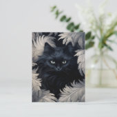 Niedliche Furry Black Cat umgeben von weißen Feder Postkarte (Stehend Vorderseite)