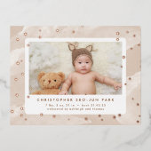 Niedliche Geburtserklärung mit Sternen Folie Einladungspostkarte (Vorderseite)