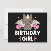 Niedliche Geburtstag Girl Bat Graphic Einladung (Rückseite)