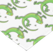 Niedliche Geckogrün-Grüße mit Bug-Cartoon Tischdecke (Schrägansicht)