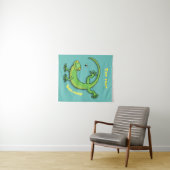 Niedliche Geckogrün-Grüße mit Bug-Cartoon Wandteppich (Beispiel (Horizontal))