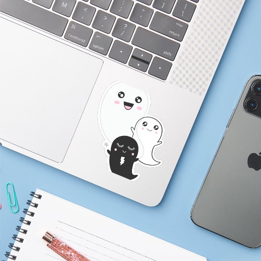 niedliche Geisterhalloween kawaii Aufkleber (Laptop mit iPhone)
