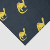 Niedliche gelbe Dinosaurier-Muster auf blau Seidenpapier (Detail)