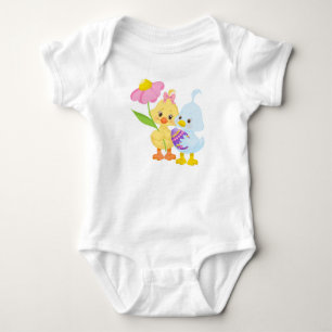 NIEDLICHE GELBEN- UND BLAUENEASTER-SCHICKEN MIT EI BABY STRAMPLER