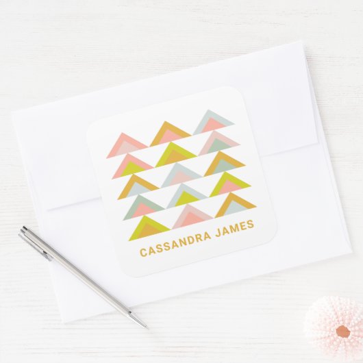 Niedliche geometrische Dreiecke in Pastellfarben Quadratischer Aufkleber (Umschlag)