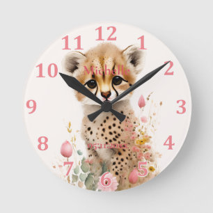 Niedliche Geparden Cub Pastel Wasserfarbene Frühli Runde Wanduhr