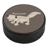 Niedliche gepunktete Gecko-Cartoon-Abbildung Eishockey Puck (3/4)