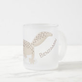 Niedliche gepunktete Gecko-Cartoon-Abbildung Mattglastasse (VorderseiteRechts)