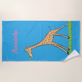 Niedliche Gigraffe mit Schmetterling-Cartoon Strandtuch (Vorderseite)