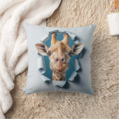 Niedliche Giraffe aus einem Papierloch Kissen (Decke)