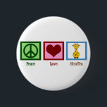 Niedliche Giraffe Button<br><div class="desc">Peace Liebe Giraffes Geschenk. Hübsches grünes Friedenszeichen,  rotes Herz und Cartoon-Giraffe.</div>