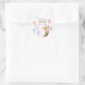 Niedliche Giraffe farbenfrohe Balloon Girl Geburts Runder Aufkleber (Tasche)
