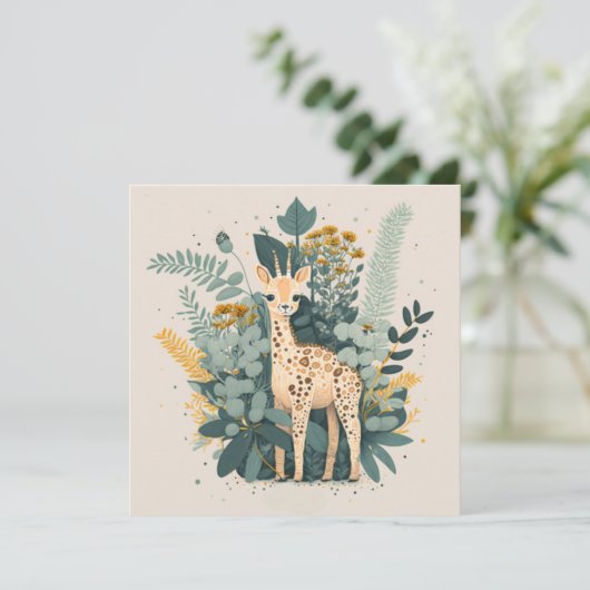 Niedliche Giraffe im Garten (Stehend Vorderseite)