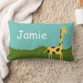 Niedliche Giraffe im Gras, Personalisiertes Kissen (Decke)