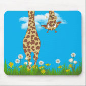 niedliche Giraffe in Gras und Blume Mousepad (Vorne)