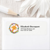 Niedliche Giraffe mit einem blumengeschmückten Wat (Insitu)