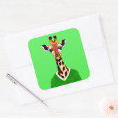 Niedliche Giraffe mit einem grünen Pullover Quadratischer Aufkleber (Umschlag)