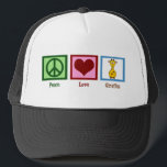 Niedliche Giraffe Truckerkappe<br><div class="desc">Peace Liebe Giraffes Geschenk. Hübsches grünes Friedenszeichen,  rotes Herz und Cartoon-Giraffe.</div>