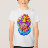 Niedliche Giraffe umarmt ein Herzklopfen auf einer Tri-Blend Shirt (Vorderseite)