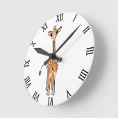 Niedliche Giraffe zeichnend, Safaritiere Runde Wanduhr (Winkel)