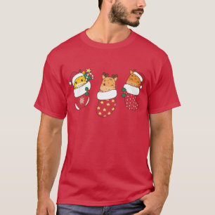 Niedliche Giraffen in Weihnachtssocken für Weihnac T-Shirt