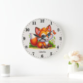 Niedliche Girls Babyfuchs tragen den Namen Große Wanduhr (Zuhause)