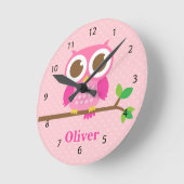 Niedliche Girly rosa Eule auf Runde Wanduhr (Winkel)