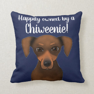 Niedliche glücklich besessene Chiweenie | Kissen