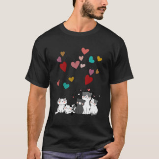 Niedliche glückliche Katzen, von Herzen umgeben T-Shirt