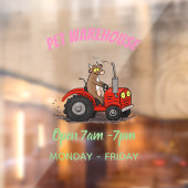 Niedliche glückliche Kuh, die einen roten Traktor- Fensteraufkleber (Blatt 2)