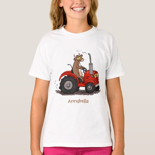 Niedliche glückliche Kuh, die einen roten Traktor- T-Shirt (Vorderseite)