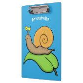 Niedliche, glückliche Schnecke auf einer Cartoon-I Klemmbrett (Links)