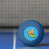 Niedliche, glückliche Schnecke auf einer Cartoon-I Tischtennisball (Netto)