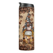 Niedliche Gnome genießen Kaffee rustikale Kaffeebo Thermosbecher (Nach rechts gedreht)