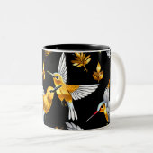 Niedliche Golden Hummingbirds auf Black Two-Tone-K Zweifarbige Tasse (VorderseiteRechts)