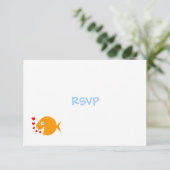 Niedliche Goldfish & Hearts Beach Wedding RSVP Car Karte (Stehend Vorderseite)